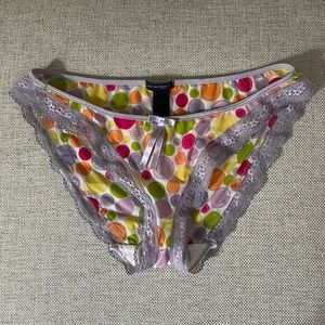 Elle Macpherson multi-colored panty w/ lavender lace trim in medium.